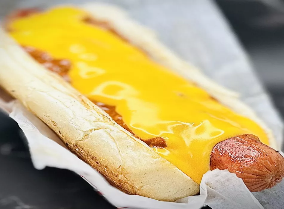 BIG DOG WITH CHILI AND CHEESE &quot;ANTHONY STYLE&quot;