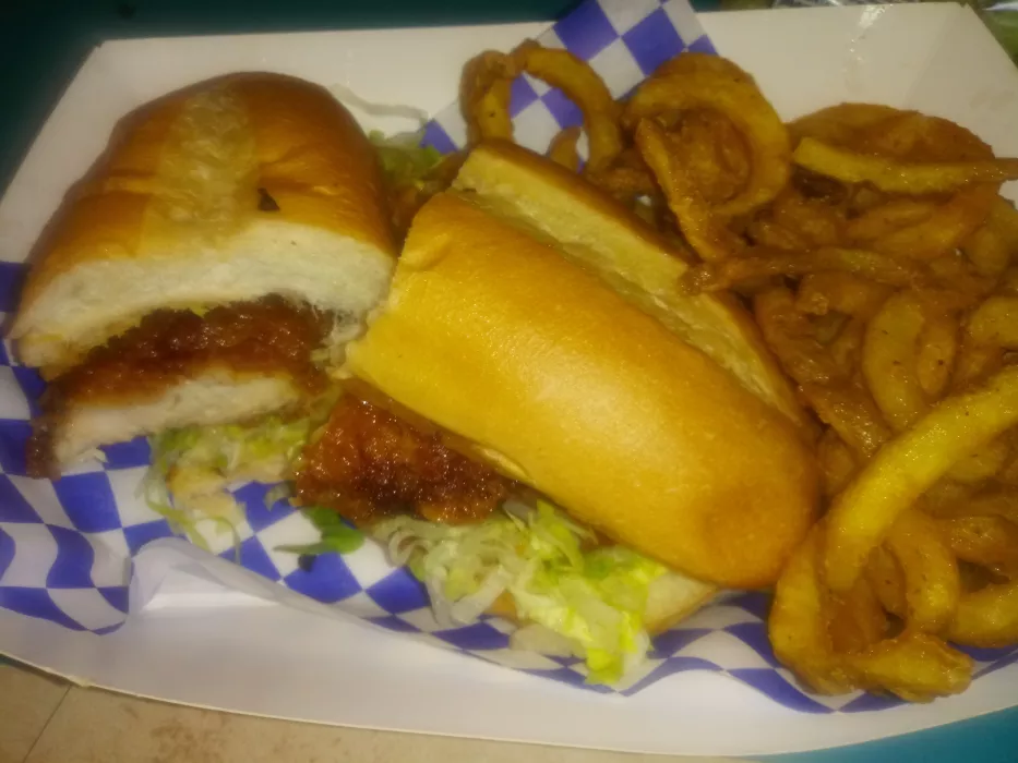 Crispy chicken poboy