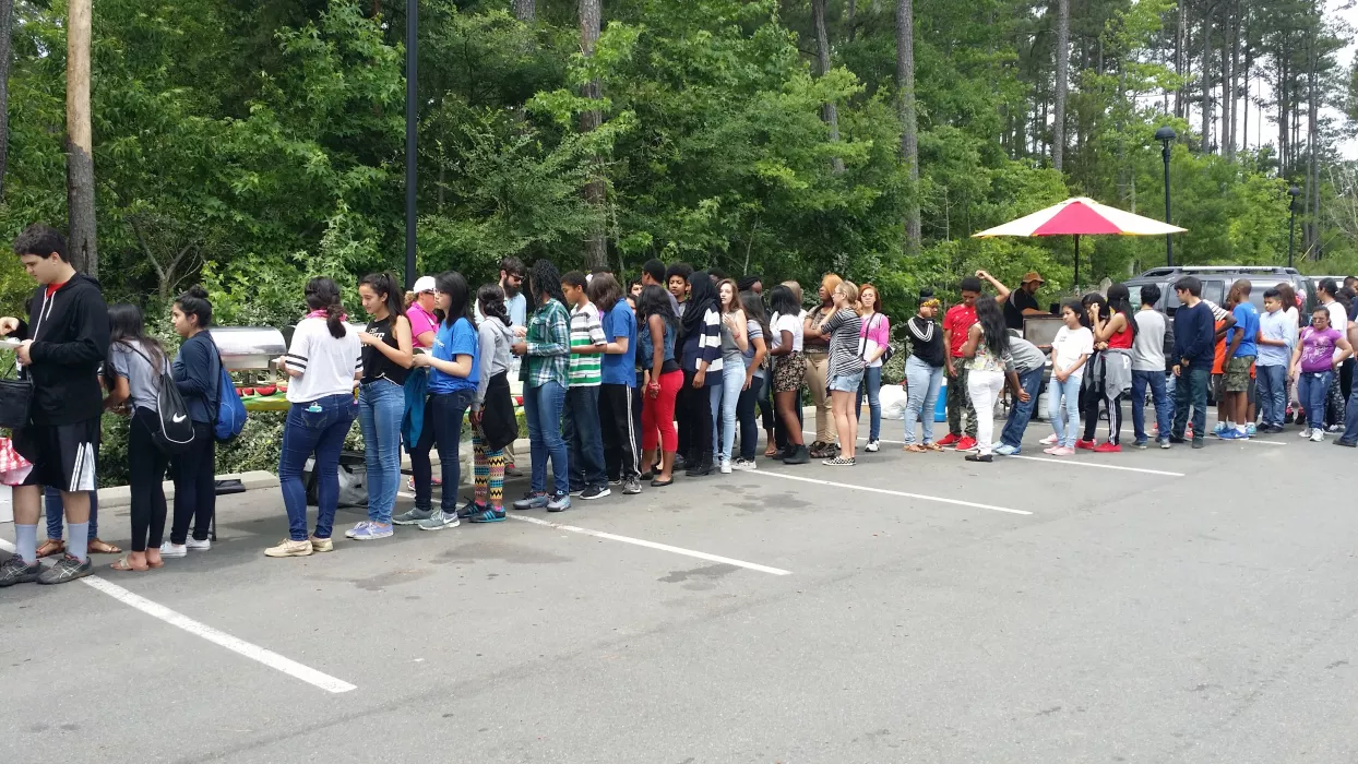 400 Hungry Students Fed