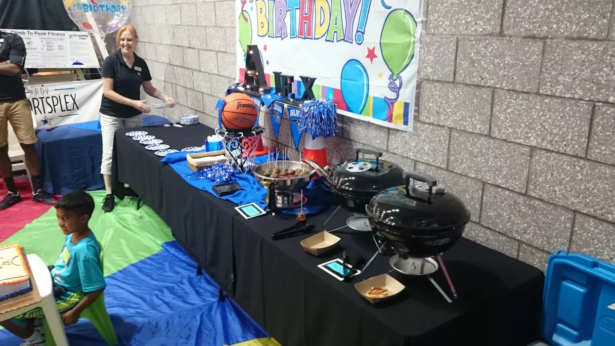 We cater to kid's birthday party too.