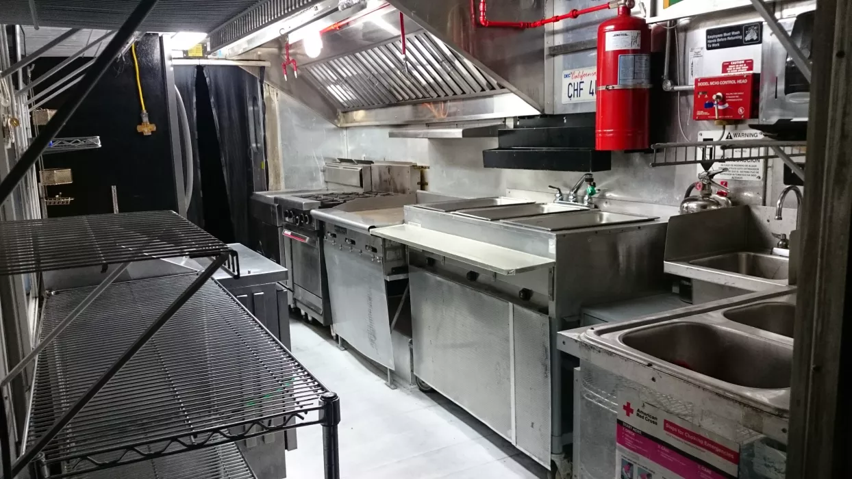 Equip with commercial kitchen equipment &amp; fire suppression system