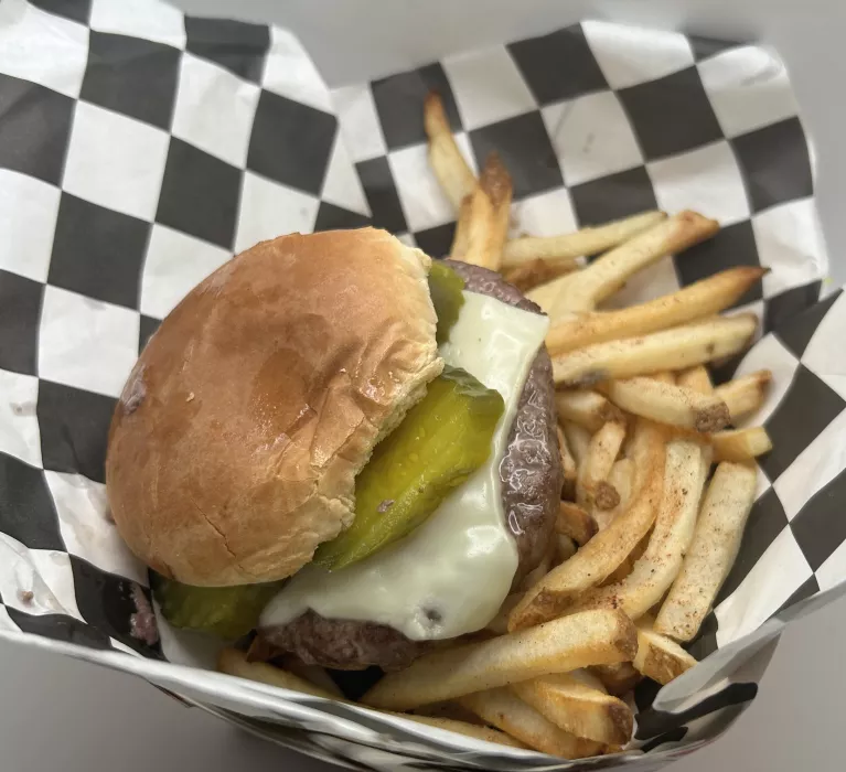 KIDS CHEESEBURGER MEAL