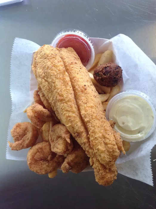 Delicious Kreole Fried Fish &amp; Shrimp Basket